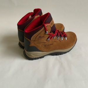Columbia Women's Newton Ridge Plus Waterproof Amped Hiking Boots—Size 6.5